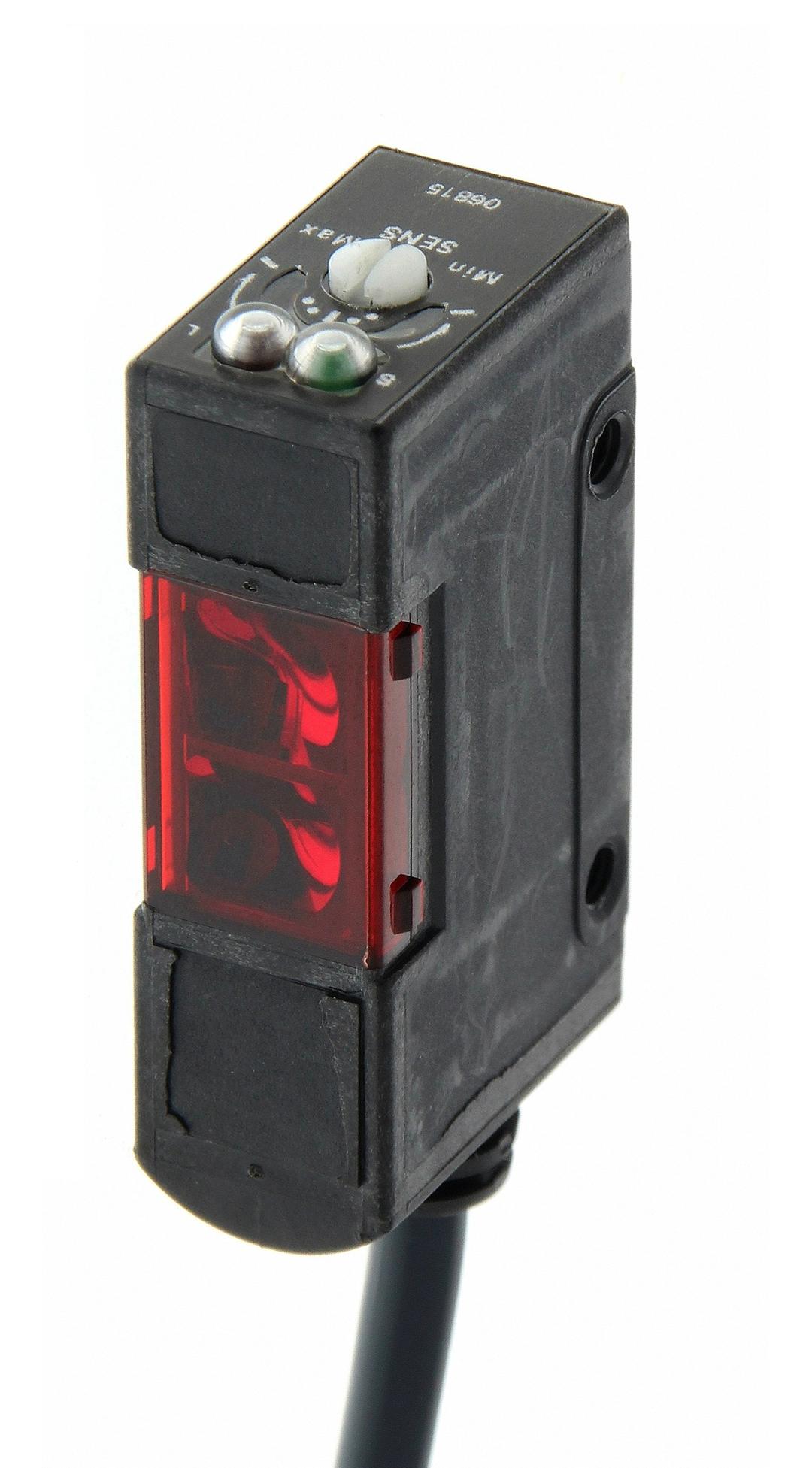 E3S-AD63 PHOTOELECTRIC SENSOR, NPN, 100MM OMRON